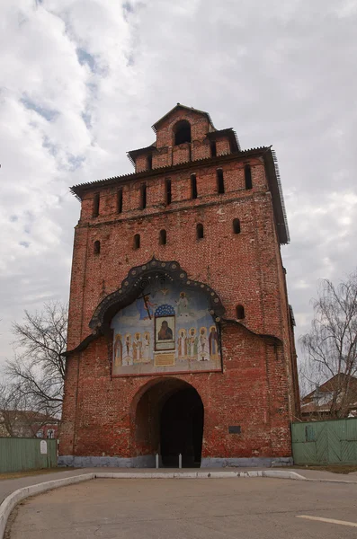 Torre in rovina del Cremlino della Colomna — Foto Stock