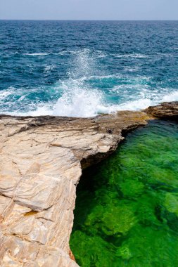 Yunan adası Thasson 'da güzel bir giola gölü