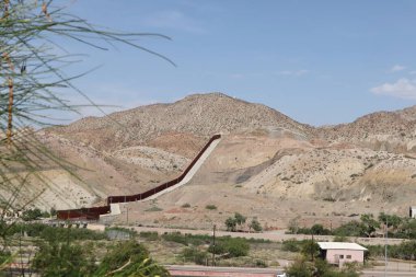 El Paso 'daki Özel Fon Sınır Duvarı' na bak..