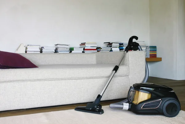 Vacuum cleaner di kamar — Stok Foto