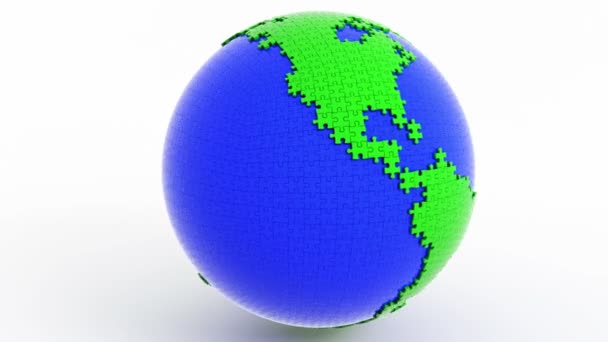 Roterende geïsoleerde globe (aarde) van puzzel. — Stockvideo