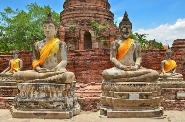 Ancient buddha statues with blue sky — Stock Photo, Image
