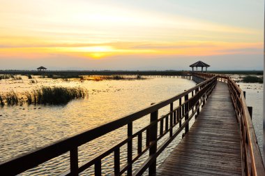 Boardwalk göl günbatımı