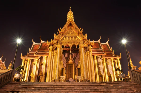 Il tempio di Budda Smeraldo di notte — Foto Stock