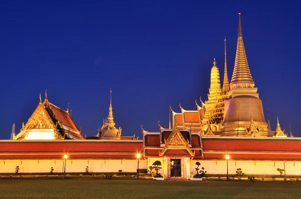 Wat Phra Kaew au crépuscule, Temple du Bouddha Émeraude — Photo