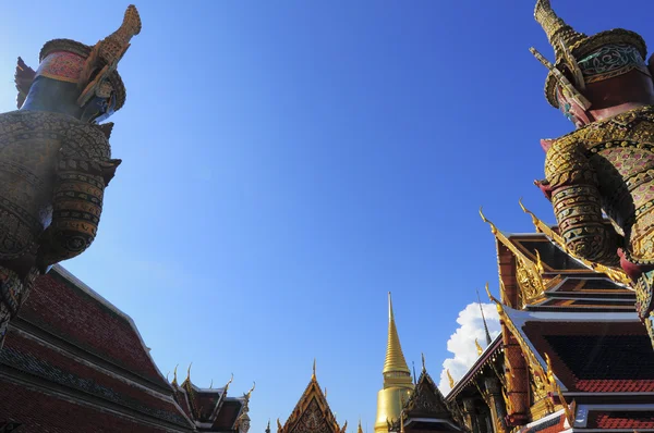Statua custode a Wat Phra Kaew, Tempio dello Smeraldo — Foto Stock