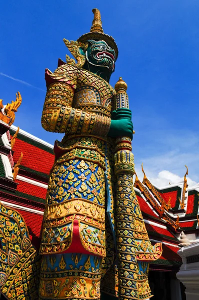 Socha strážce na wat phra kaew — Stock fotografie