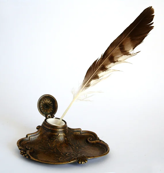 Pot d'encre en bronze avec plume Image En Vente
