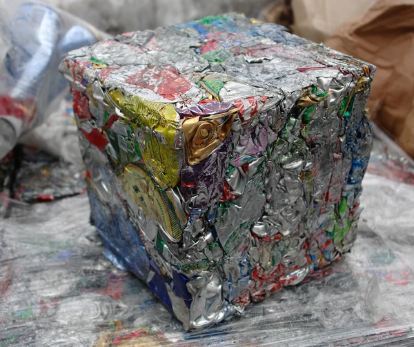 Boîtes en aluminium prêtes pour le recyclage Photos De Stock Libres De Droits
