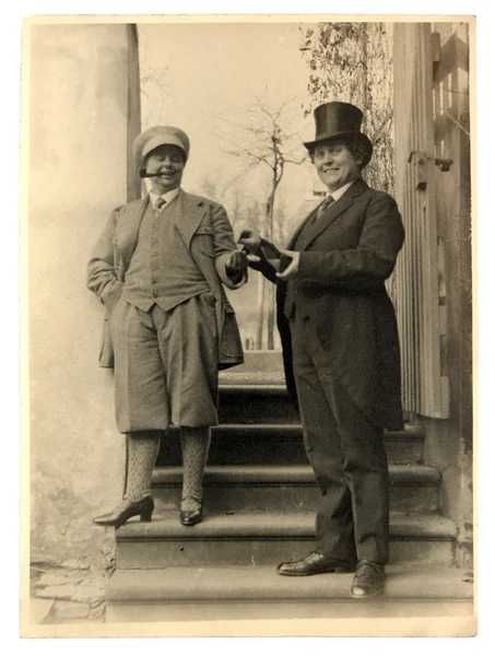 Foto vintage de dois atores em trajes de palco — Fotografia de Stock