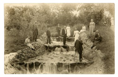 Vintage Fotoğraf: insanlar istirahat yakındaki dere