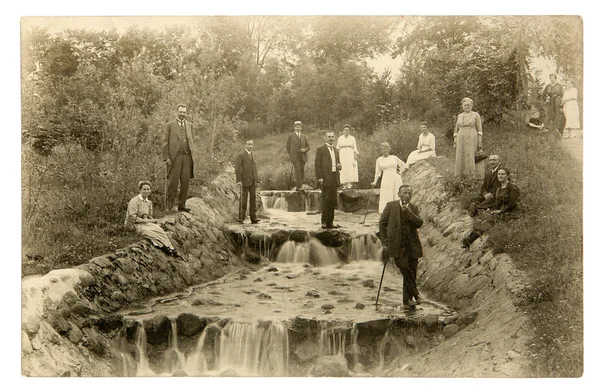 Vintage photo: people rest near the stream — Stock Photo, Image