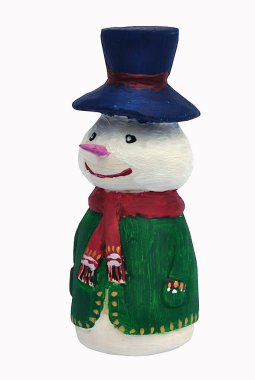 Beyaz bir sırt grubuna oyulmuş ahşap bir kardan adam heykeli