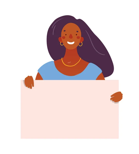 Mulher negra segura uma placa com lugar para texto. Ilustração vetorial plana com espaço de cópia. Menina bonito com um banner em suas mãos. —  Vetores de Stock