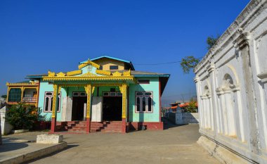 Myanmar, Nyaung Shwe kasabasındaki Antik Shwe Yan Pyay Manastırı. Manastır (19. yüzyılda inşa edilmiş) meşe ağacından yapılmış mimarisi ile ünlüdür..