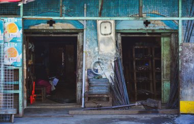 Taunggyi, Myanmar - 8 Şubat 2017. Taunggyi, Myanmar 'daki eski ve kirli fabrika. Taunggyi, Shan State 'in çok ırklı pazarlarıyla ünlü en büyük şehridir..
