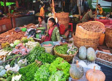 Taunggyi, Myanmar - 8 Şubat 2017. Taunggyi, Myanmar 'ın ana marketi. Taunggyi, Shan State 'in çok ırklı pazarlarıyla ünlü en büyük şehridir..
