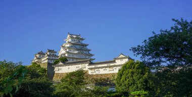 Japonya 'daki Himeji Kalesi' nin mimarisi. Şato 14. yüzyılda inşa edilmiştir ve Japonya 'daki ilk UNESCO Miras Alanıdır (1993).).