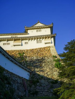 Japonya 'daki Himeji Kalesi' nin mimarisi. Şato 14. yüzyılda inşa edilmiştir ve Japonya 'daki ilk UNESCO Miras Alanıdır (1993).).