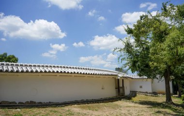 Japonya 'daki Himeji Kalesi' nin mimarisi. Şato 14. yüzyılda inşa edilmiştir ve Japonya 'daki ilk UNESCO Miras Alanıdır (1993).).