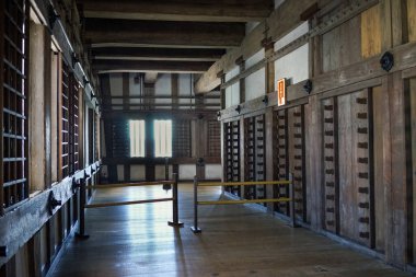 Himeji, Japonya - 15 Temmuz 2015. Japonya 'daki Himeji Kalesi' nin içi. Şato 14. yüzyılda inşa edilmiştir ve Japonya 'daki ilk UNESCO Miras Alanıdır (1993).).