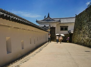 Himeji, Japonya - 15 Temmuz 2015. Japonya 'daki Himeji Kalesi' nin mimarisi. Şato 14. yüzyılda inşa edilmiştir ve Japonya 'daki ilk UNESCO Miras Alanıdır (1993).).