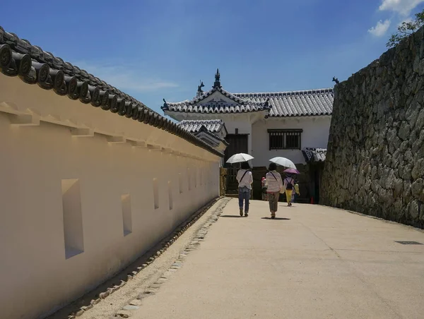 Japonya 'daki Himeji Kalesi' nin mimarisi. Şato 14. yüzyılda inşa edilmiştir ve Japonya 'daki ilk UNESCO Miras Alanıdır (1993).).