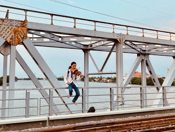 Saigon Vietnam Jun 2020 Young Man Playing Violin Ancient Binh — Stock Photo, Image