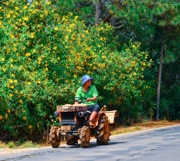 Dalat Vietnã Outubro 2019 Veículo Agrícola Correndo Estrada Planalto Dalat — Fotografia de Stock