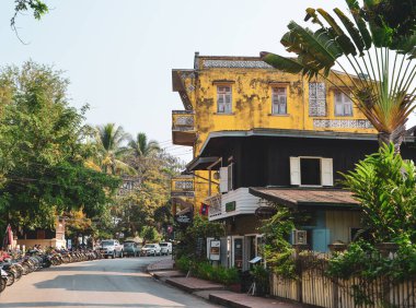 Luang İfadesi, Laos - 3 Şubat 2020. Laos, Luang Phrabang 'daki eski kasabanın mimarisi. Şehir, 1975 yılına kadar binlerce yıl Laos krallığının başkentiydi..