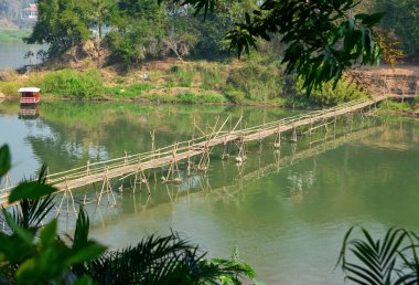 Luang Phrabang, Laos 'taki Mekong Nehri' nin huzurlu manzarası..
