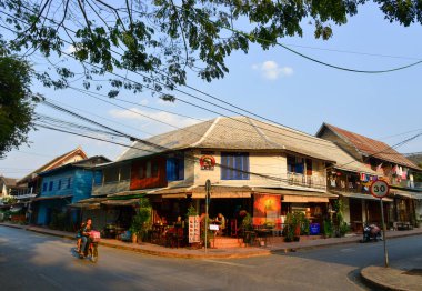 Luang İfadesi, Laos - 3 Şubat 2020. Laos, Luang Phrabang 'daki eski kasabanın mimarisi. Şehir, 1975 yılına kadar binlerce yıl Laos krallığının başkentiydi..