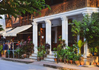 Luang İfadesi, Laos - 3 Şubat 2020. Laos, Luang Phrabang 'daki eski kasabanın mimarisi. Şehir, 1975 yılına kadar binlerce yıl Laos krallığının başkentiydi..