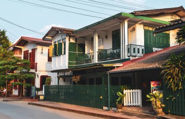 Luang İfadesi, Laos - 3 Şubat 2020. Laos, Luang Phrabang 'daki eski kasabanın mimarisi. Şehir, 1975 yılına kadar binlerce yıl Laos krallığının başkentiydi..