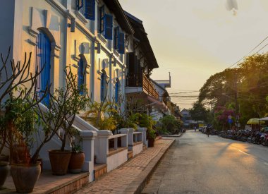 Luang İfadesi, Laos - 3 Şubat 2020. Laos, Luang Phrabang 'daki eski kasabanın mimarisi. Şehir, 1975 yılına kadar binlerce yıl Laos krallığının başkentiydi..