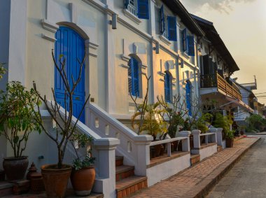 Laos, Luang Phrabang 'daki eski kasabanın mimarisi. Şehir, 1975 yılına kadar binlerce yıl Laos krallığının başkentiydi..