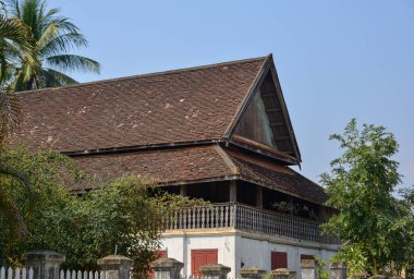 Laos, Luang Phrabang 'daki antik kasabanın mimarisi. Şehir, 1975 yılına kadar binlerce yıl Laos krallığının başkentiydi..