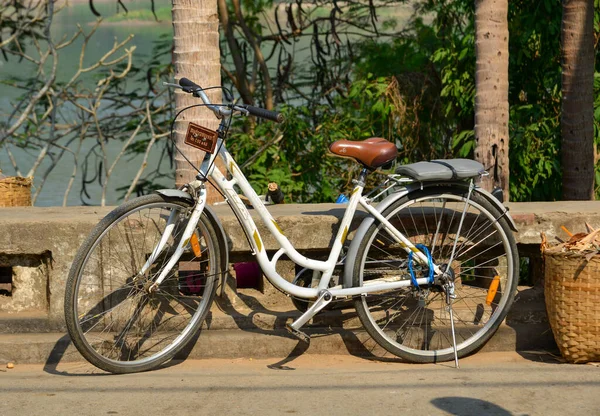 Luang Phrabang Laos Lutego 2020 Rower Dla Turystów Ulicy Starego — Zdjęcie stockowe