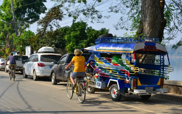 Luang Phrabang Laos Febrero 2020 Tuk Tuk Espera Turista Luang — Foto de Stock