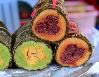 Güney Vietnam 'da geleneksel pirinç keki (Banh Tet).