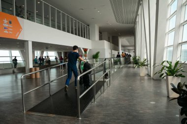 Kuala Lumpur, Malezya - 23 Nisan 2016. Mimari Kuala Lumpur Havaalanı (KLIA2). 2014 yılında tamamlanan KLIA2, düşük maliyetli havayollarına hizmet etmek için inşa edildi..