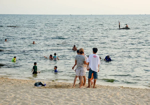 Που Κουόκ Βιετνάμ Μαΐου 2016 Άνθρωποι Απολαμβάνουν Στην Παραλία Στο — Φωτογραφία Αρχείου