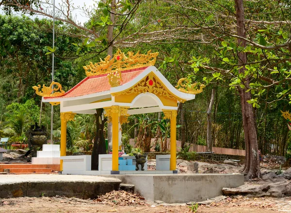 Templo Local Bosque Isla Phu Quoc Vietnam —  Fotos de Stock
