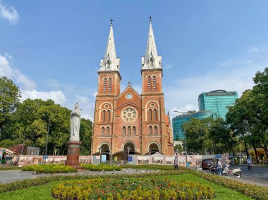 Saygon, Vietnam - 22 Haziran 2020. 1883 yılında Vietnam 'da inşa edilen Notre Dame Katedrali (Nha Tho Duc Ba) manzarası. Kilise Fransız sömürgeciler tarafından kurulmuştur..