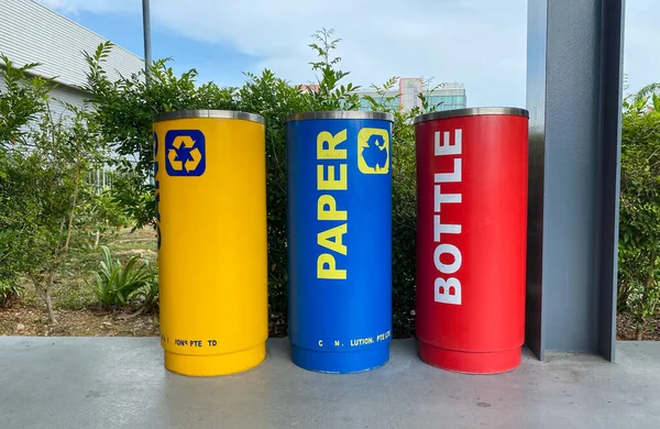 Singapore Feb 2020 Colorful Trash Cans Street Singapore Singapore One — ストック写真