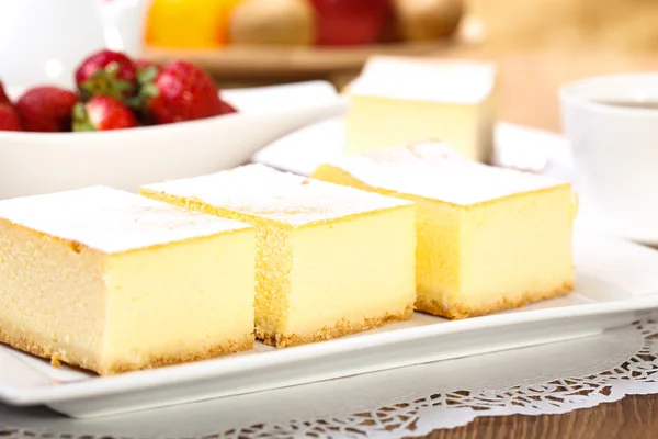 A composição do delicioso cheesecake — Fotografia de Stock