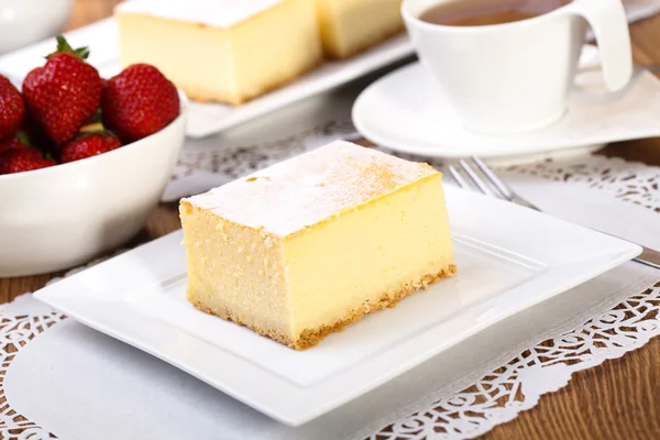 A composição do delicioso cheesecake — Fotografia de Stock