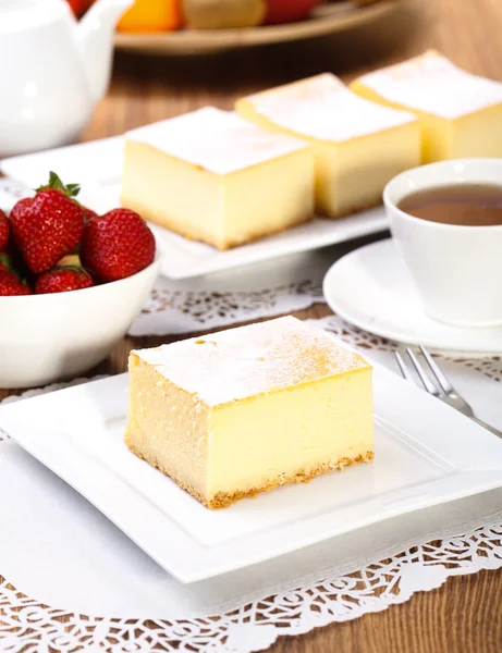 La composición de delicioso pastel de queso — Foto de Stock