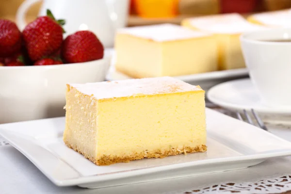 The composition of delicious cheesecake — Stock Photo, Image