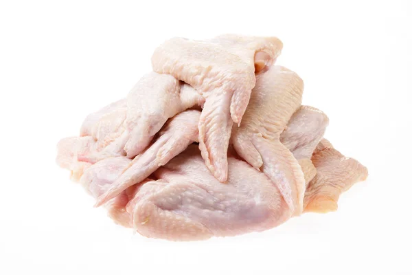 Ailes de poulet crues sur fond blanc isolé — Photo